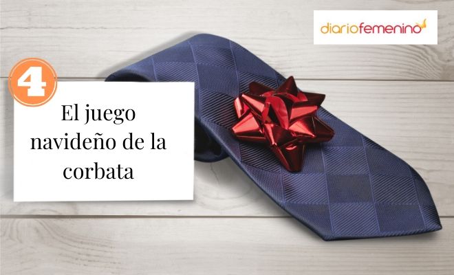 El juego navideño de la corbata